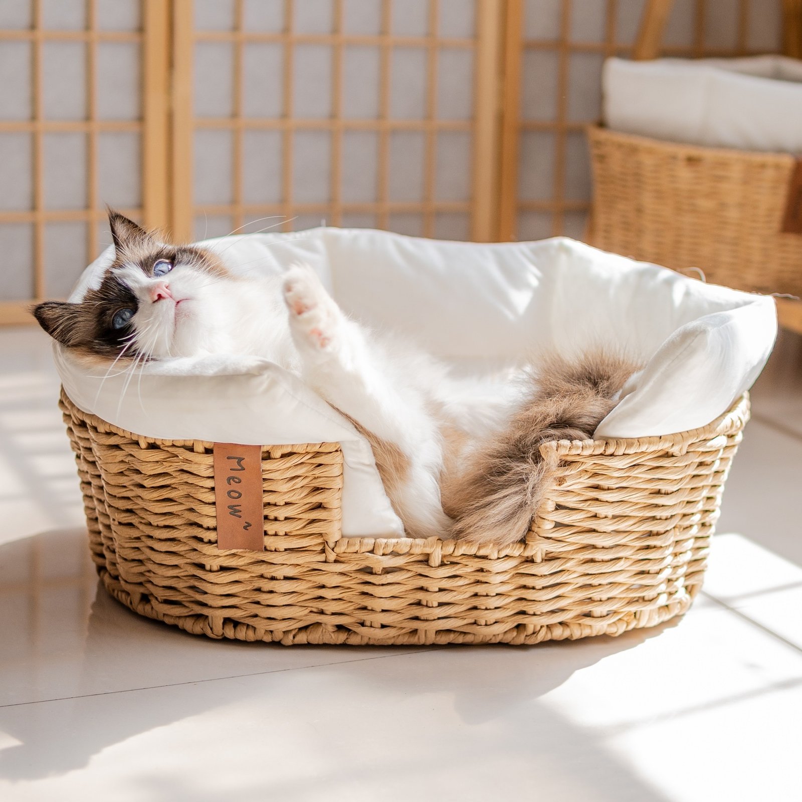 Cesta Trançada de Rattan para Pets — Quente, Natural e Elegante
